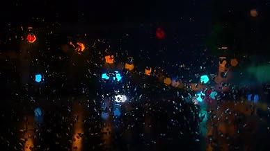 城市夜景车灯马路雨滴004300141视频的预览图